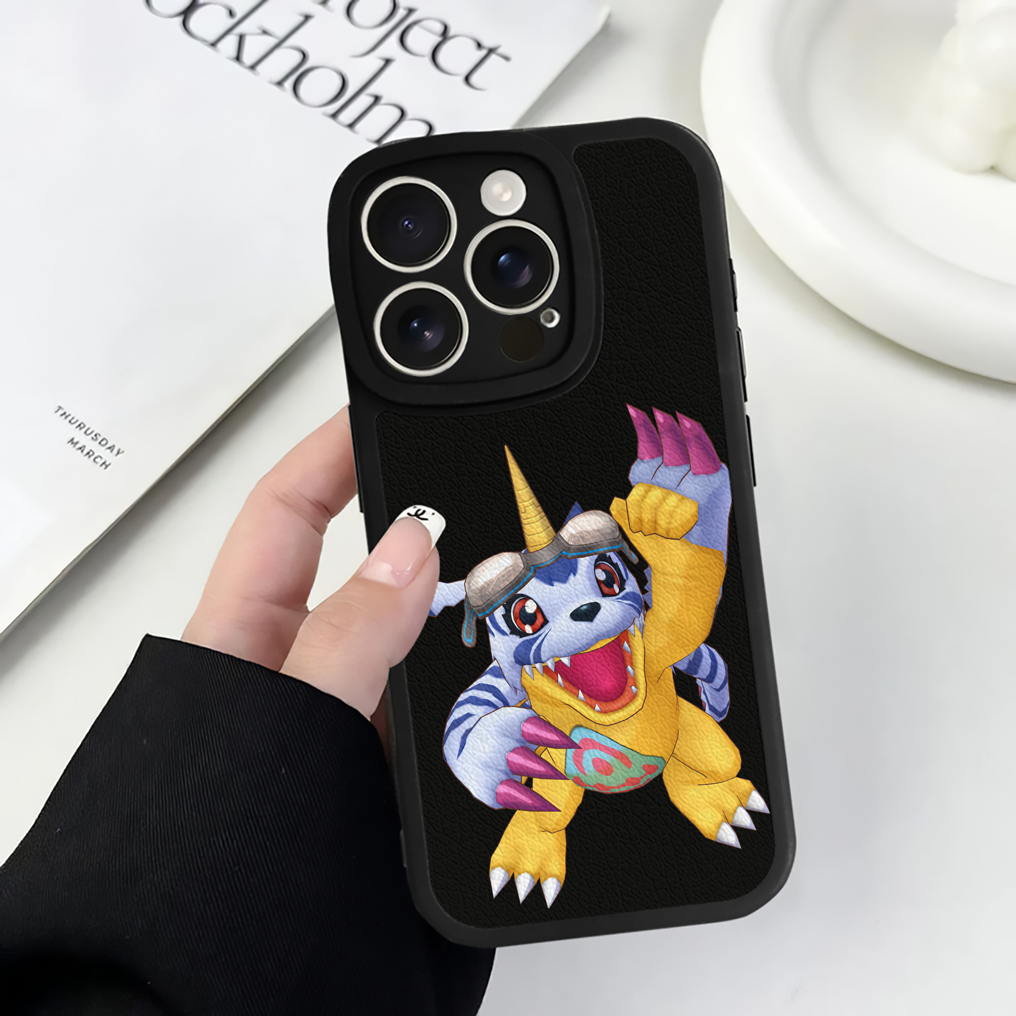 （画像用） Digimon デジタルモンスター/デジモン 【iPhone 16シリーズ対応】シリコンスマホケース（レザー調） 材質：シリコン